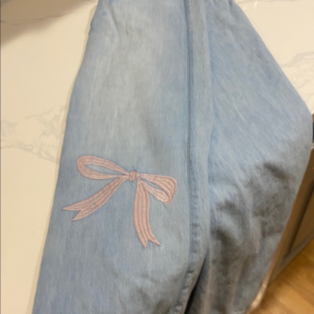 Abercrombie Kids low rise baggy Jeans with Pink Bow Embroidery. 9/10 long - Picture 3 of 7